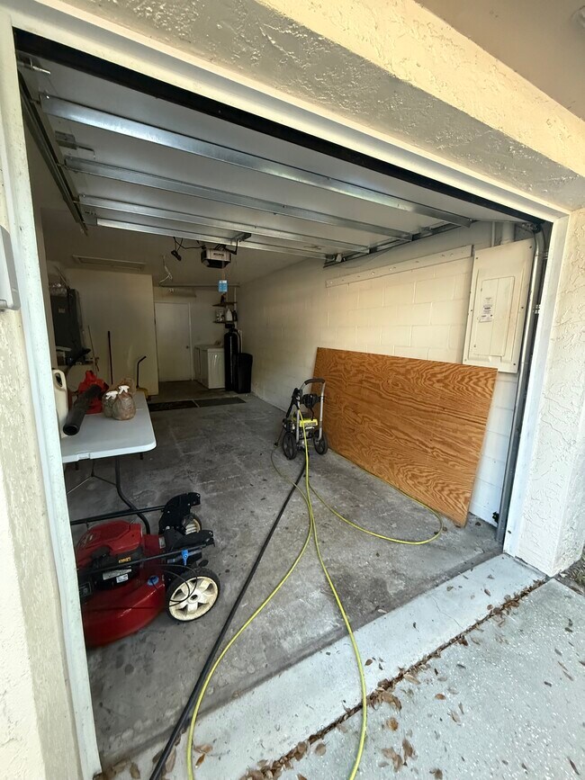 Building Photo - 11827 Hickorynut Dr