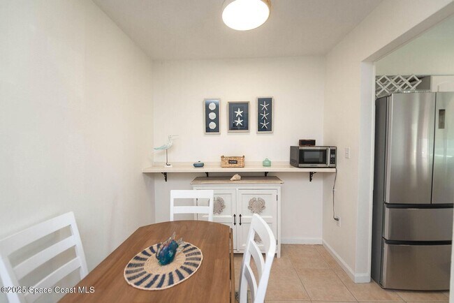 Building Photo - Furnished and Available  Oct 15-Dec 15 2026.  Then for next year May 1 - September 30th, 2027