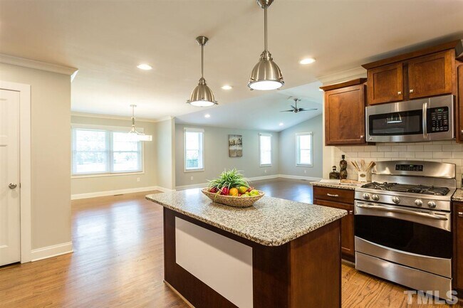 Building Photo - Gorgeous 4 Bedroom Ranch Home, Near Mordecai/Oakwood Neighborhoods, Premium Finishes, Fenced Back...