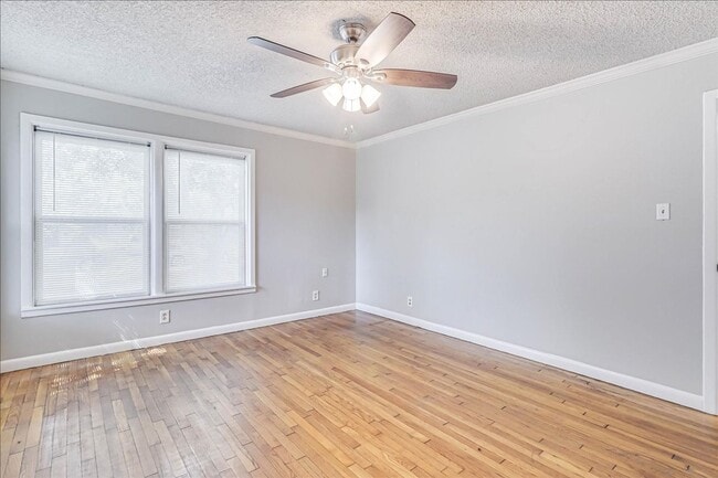 Building Photo - 6046 Hugo Dr