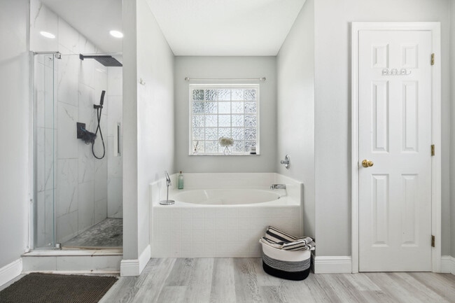 Building Photo - 249 SW Aubudon Ave