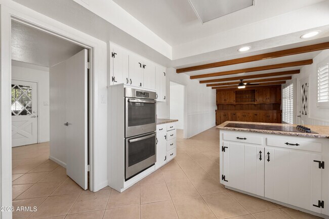 Building Photo - 8520 E Roma Ave