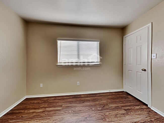 Building Photo - 5204 Blue Cir