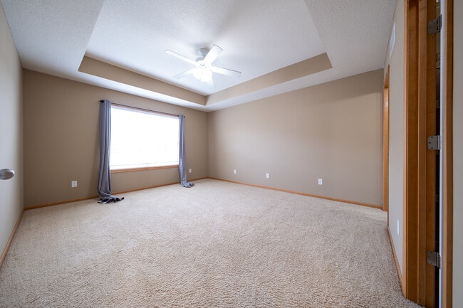 Building Photo - 9585 Madison Dr