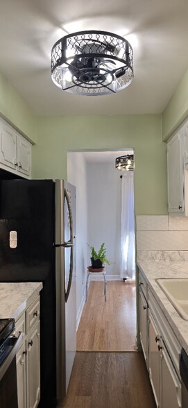 Primary Photo - 658 Washington Blvd