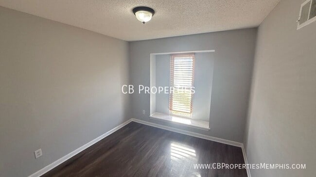 Building Photo - 6496 Frosty Leaf Dr