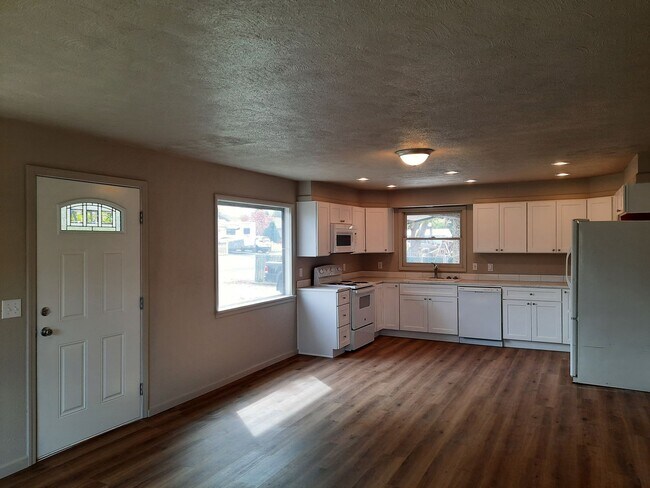 Building Photo - 64 N James Ave