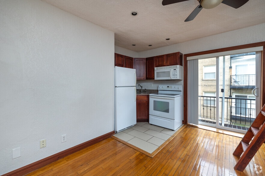 Primary Photo - Gallery Central West End