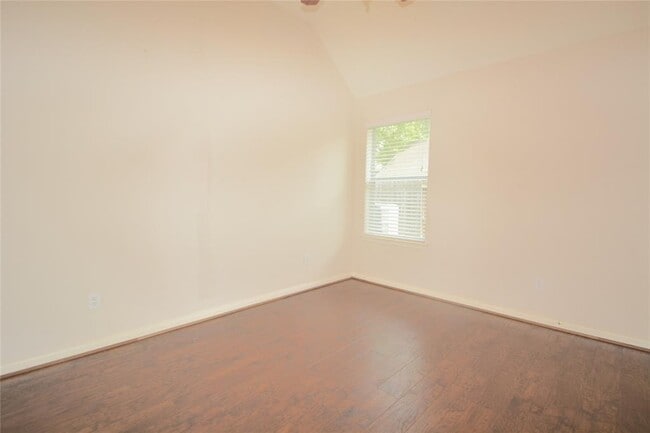 Building Photo - 5911 Mettler Ln
