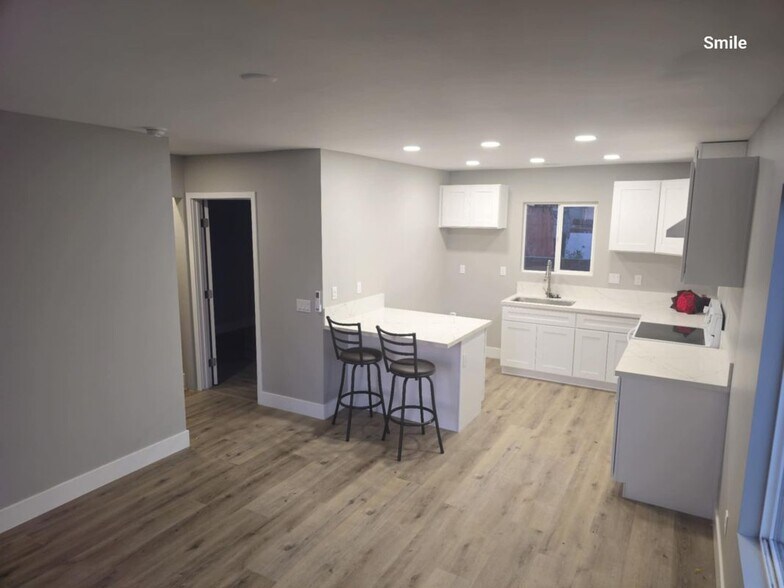 Building Photo - 1005 W Hollowell St