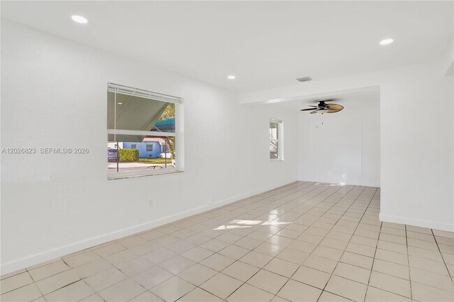 Building Photo - 5985 SW 41st St