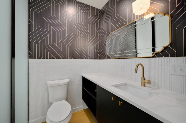 Building Photo - 7809 Woodrow Ave