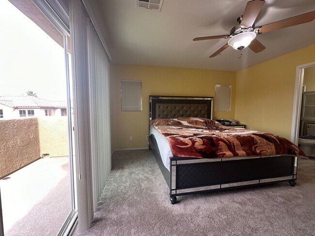 Building Photo - 3-bedroom, 2.5-bathroom home in Henderson