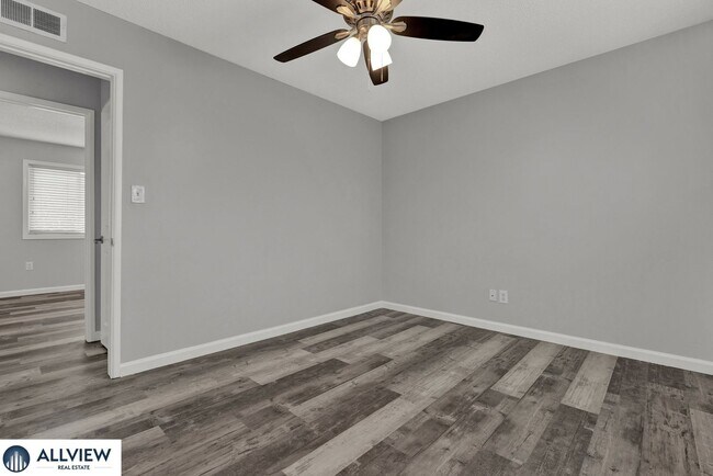 Building Photo - Serra Mesa 3 Bedroom Home with Private Yard & Oversized 2-Car Garage
