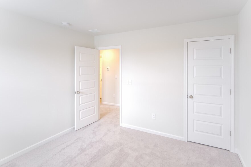 Building Photo - 261 Cypress Tree Lp