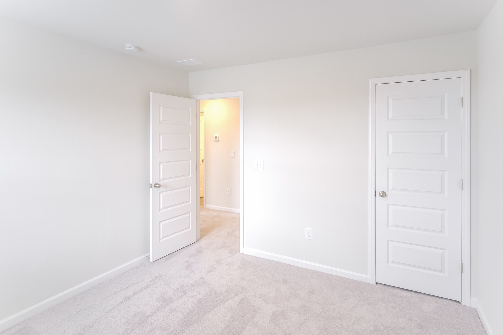 Building Photo - 631 Watercliff Dr