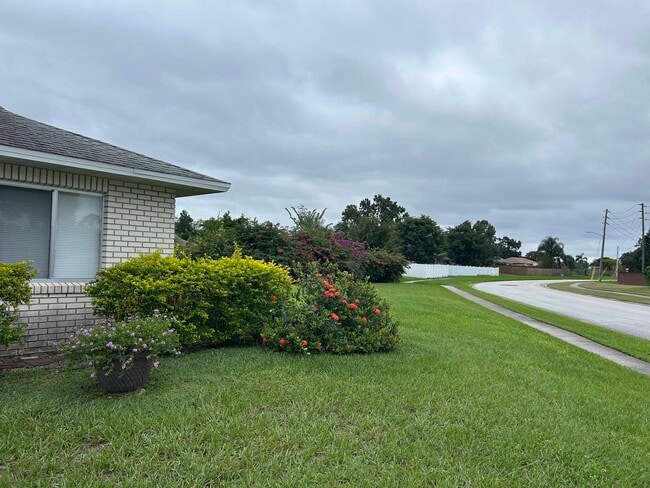 Building Photo - 2732 Adela Ave