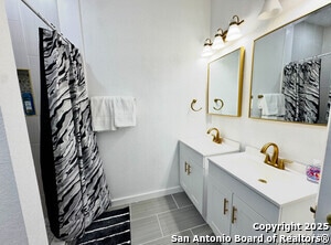 Building Photo - 829 Kayton Ave