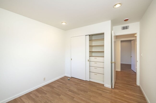 Building Photo - Wonderfully Located 3 Bed, 1 Bath Home- Close to Michell Park + Library, Shops, and More!