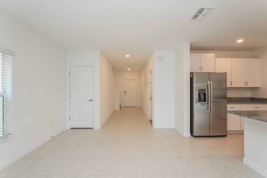 Building Photo - 2037 Skybrooke Blvd