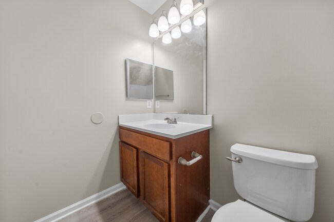 Building Photo - 2421 Hill St