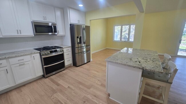 Building Photo - 2112 Quincy Ct