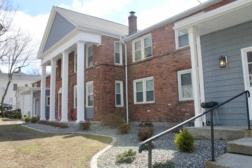 Building Photo - 1231 Main St