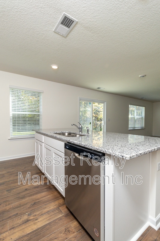 Building Photo - 2019 Southwood Cir