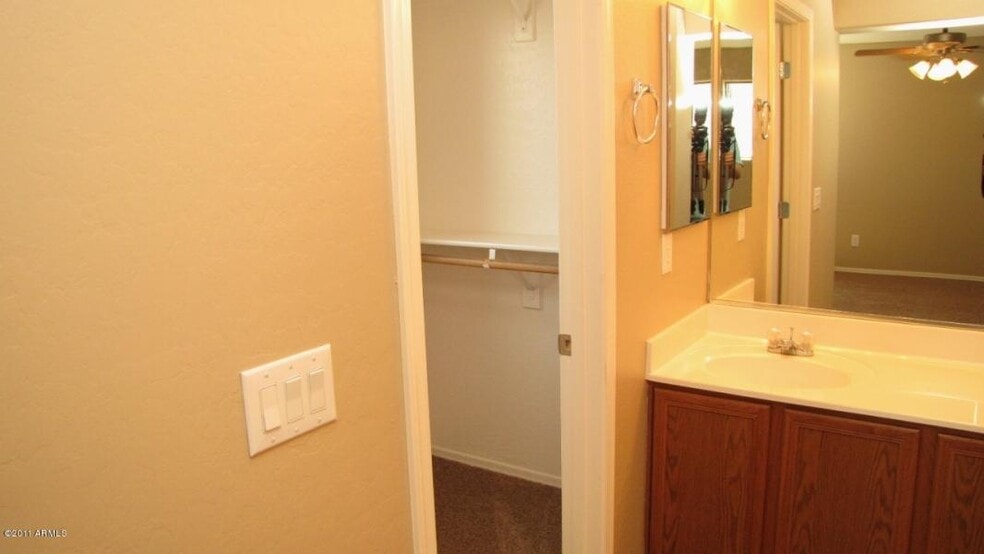 Building Photo - 1938 E Loma Vista St