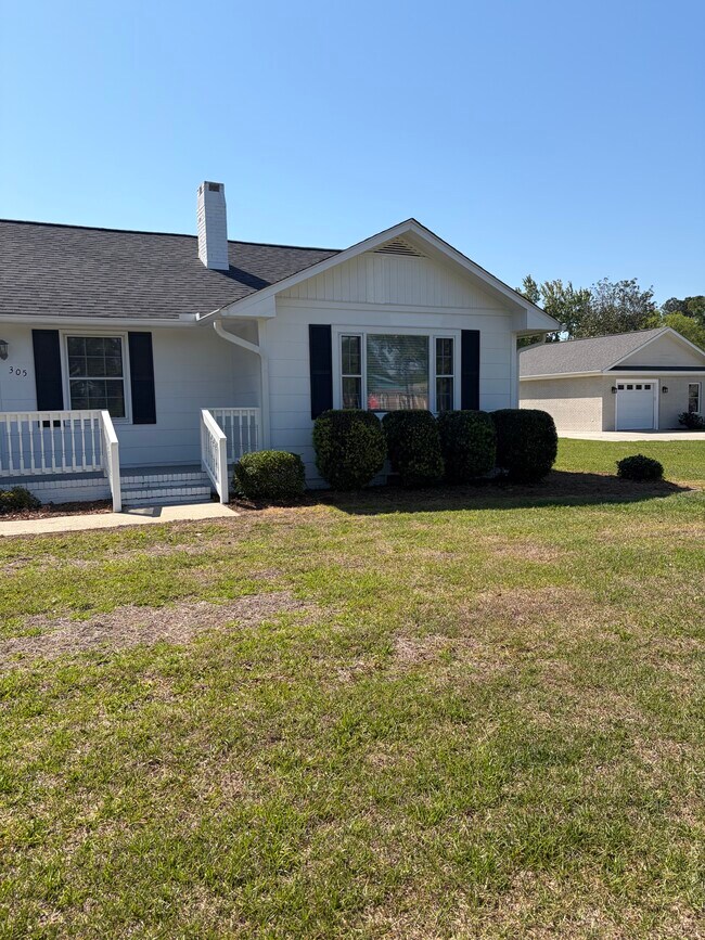 Building Photo - 305 12th Ave