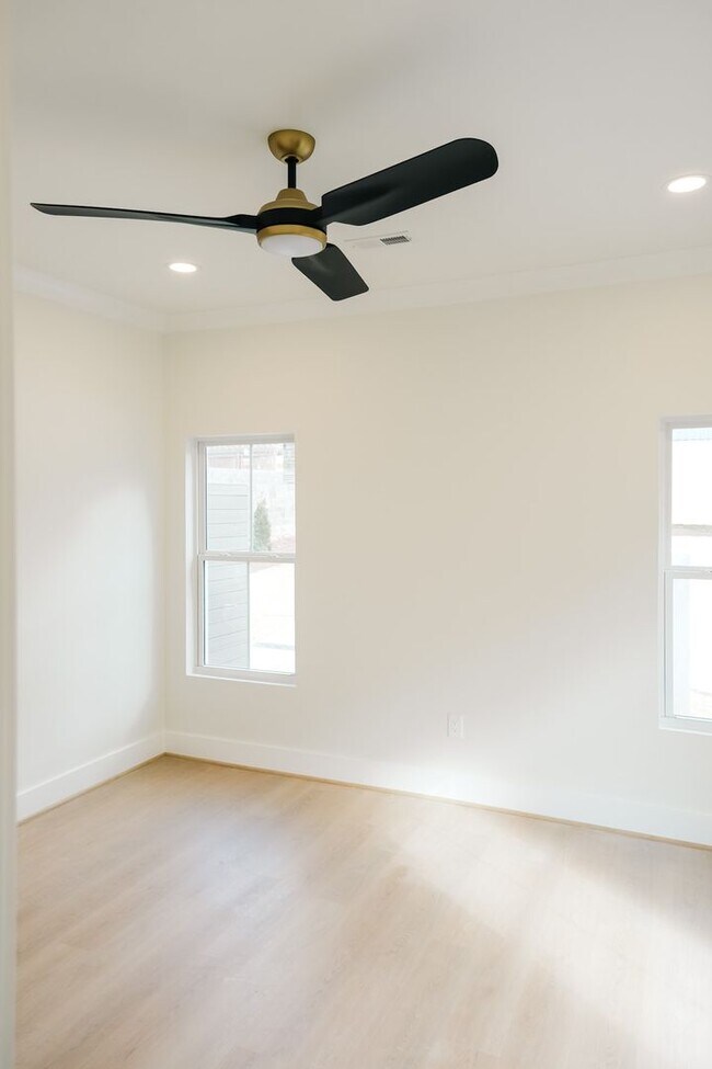 Building Photo - 207 S Calhoun St