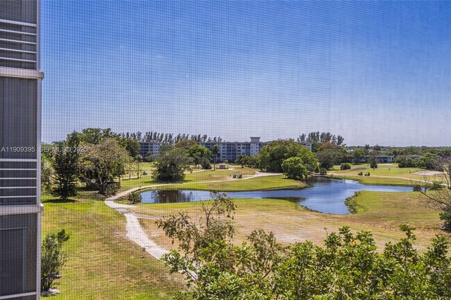 Building Photo - 2671 S Course Dr