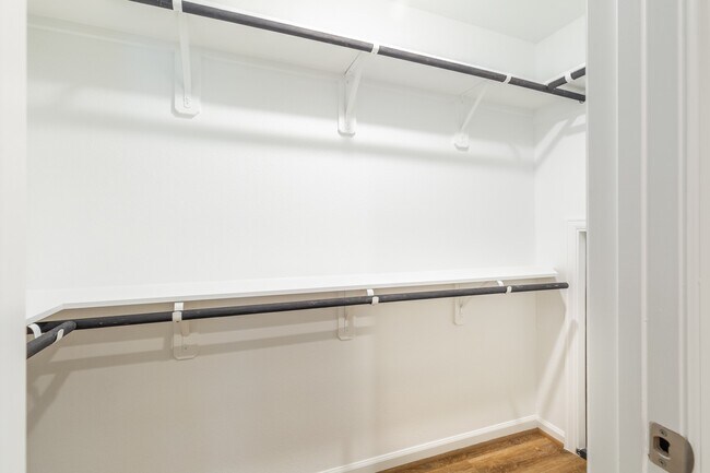 Building Photo - 217 Pk Pl Cir