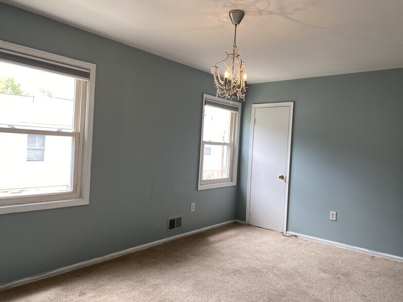 Building Photo - 67 Bristol Ct