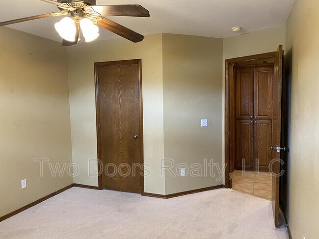 Building Photo - 636 SW 159th St