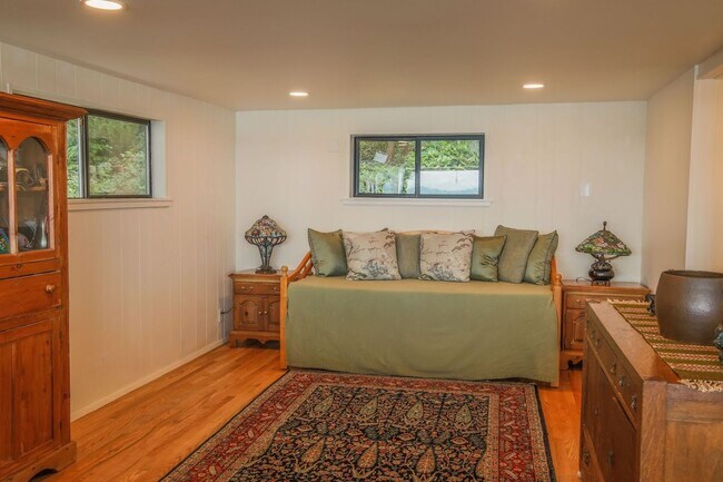 Building Photo - Gorgeous Langley Home With Water View and ...