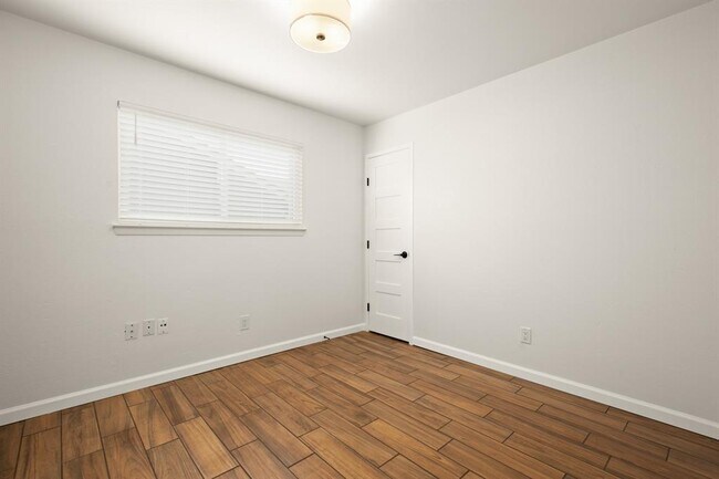 Building Photo - 2802 Nordham Dr