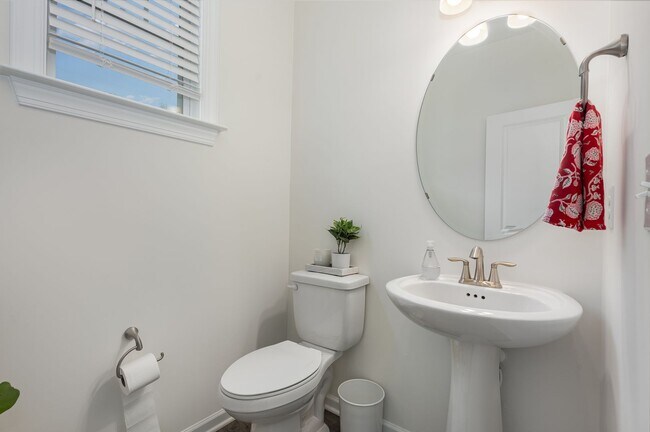 Building Photo - Breathtaking, Spacious Townhome in Parc at...