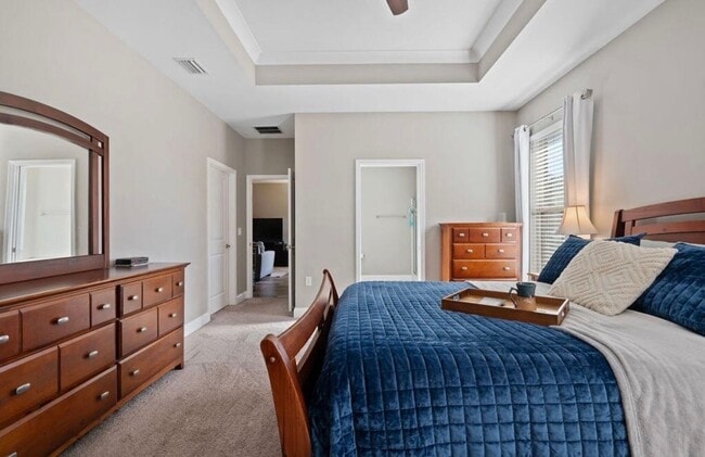 Building Photo - Solar-Powered 4BR Home Near Eglin & Hurlburt AFB– Fort Walton Beach!