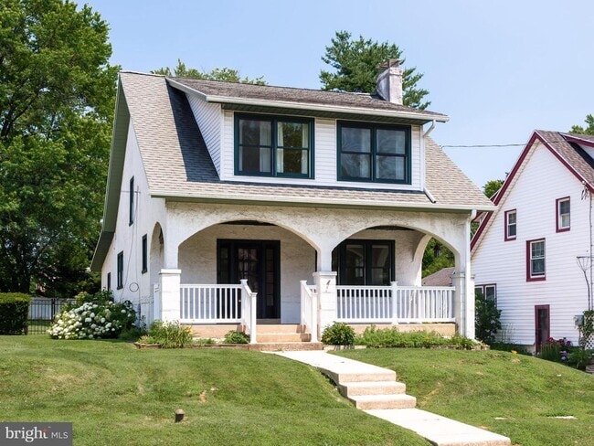 Primary Photo - 25 Manor Rd