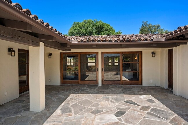 Building Photo - This Beautiful Hacienda Style Home combine...