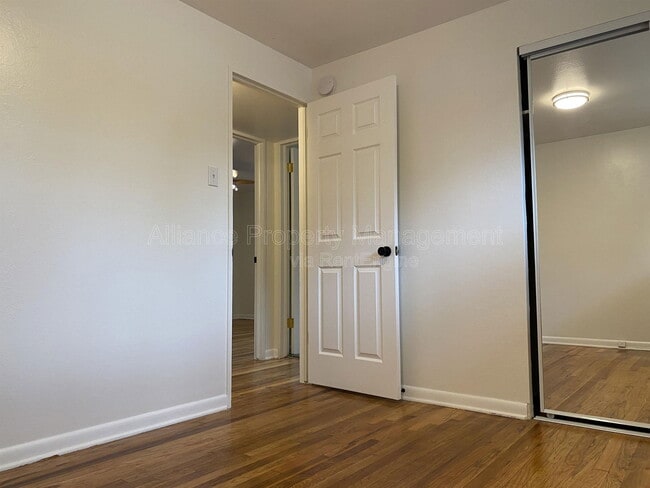 Building Photo - 2605 Lark Dr