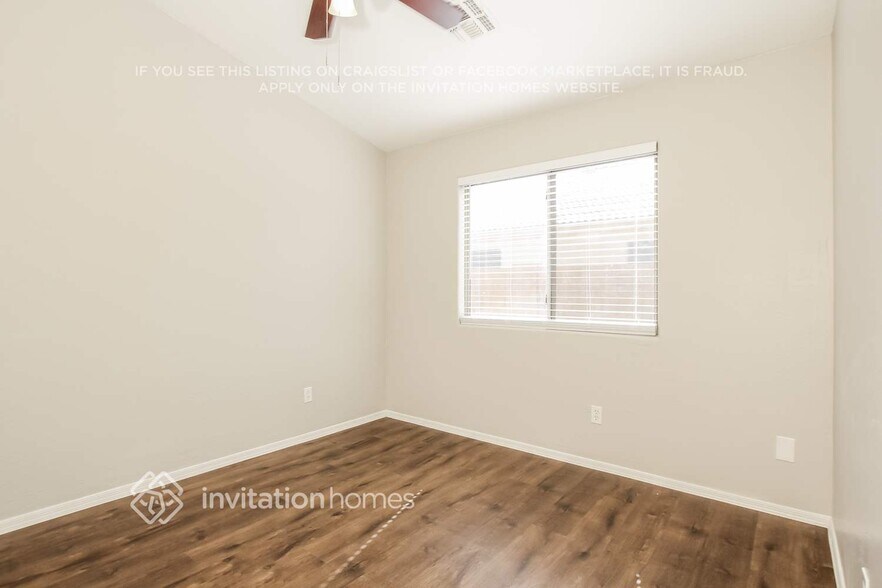 Building Photo - 3352 E Chickadee Rd
