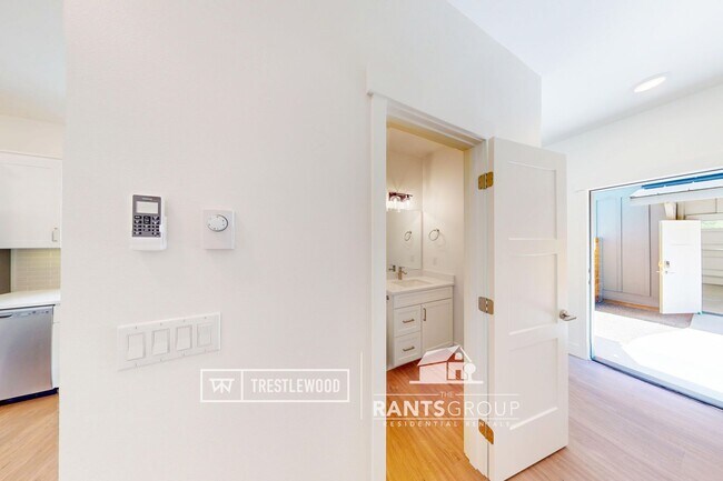 Building Photo - Brand New! Modern Home in Trestlewood – Wh...
