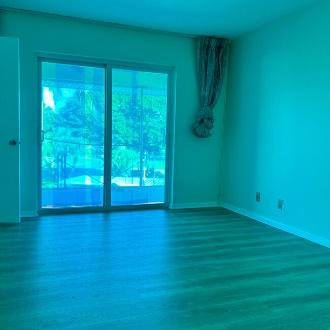 Building Photo - 5580 Tamberlane Cir