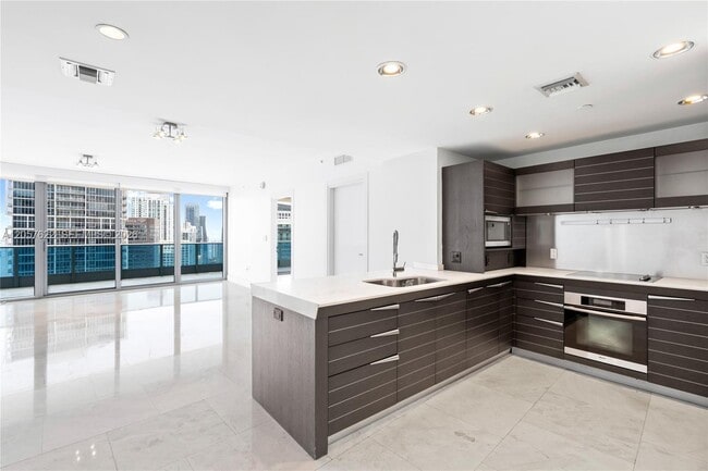Building Photo - 200 Biscayne Blvd Way