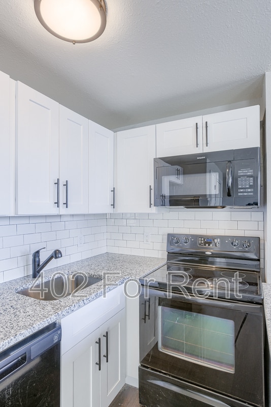 Building Photo - 210 S 24th St