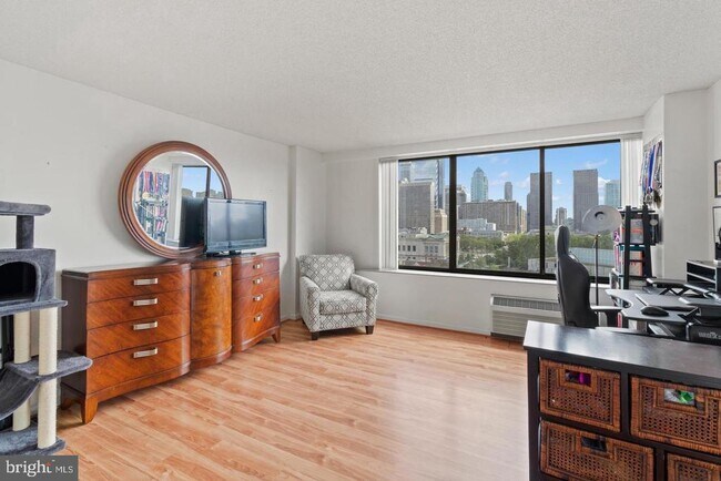 Building Photo - 2001 Hamilton St