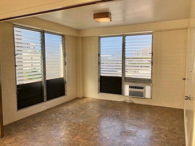 Building Photo - Lusitana Hale- 1 Bdrm, 1 Bath, and 1 Covered Parking with utilities included!