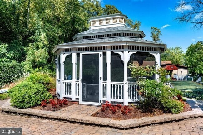 Building Photo - 8 Knoll Ridge Ct